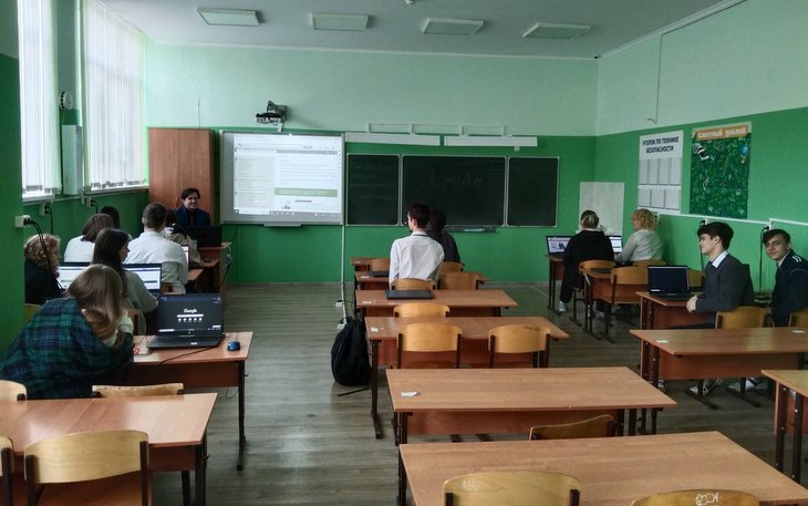 Школьники Краснодара приняли участие в деловой игре «С чего начать свой бизнес?» и познакомились с системой ГАРАНТ
