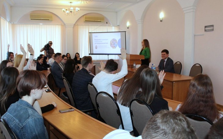 Учащиеся старших классов школ Новочебоксарска познакомились с правам и обязанностям несовершеннолетних граждан в различных сферах жизни