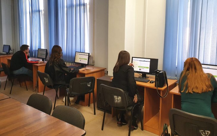 Студенты первого курса факультета управления и психологии КубГУ прослушали вводное занятие по системе ГАРАНТ