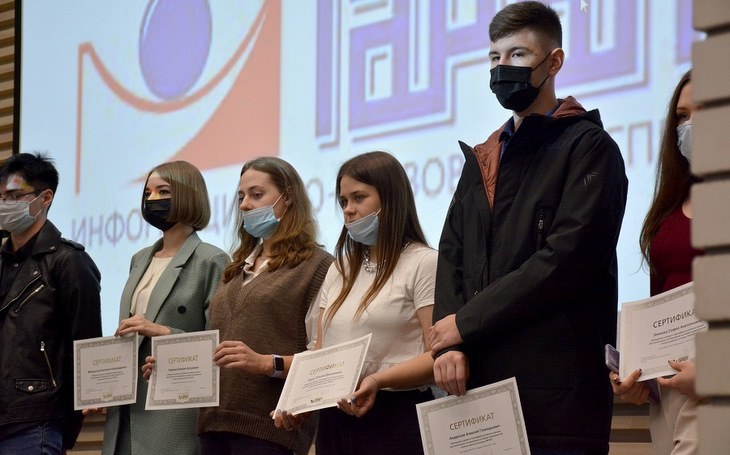 Студентам Алтайского филиала РАНХиГС вручили Сертификаты  профессиональных пользователей системы ГАРАНТ