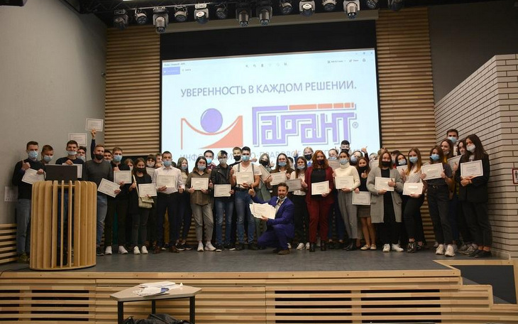 Студентам Алтайского филиала РАНХиГС вручили Сертификаты  профессиональных пользователей системы ГАРАНТ