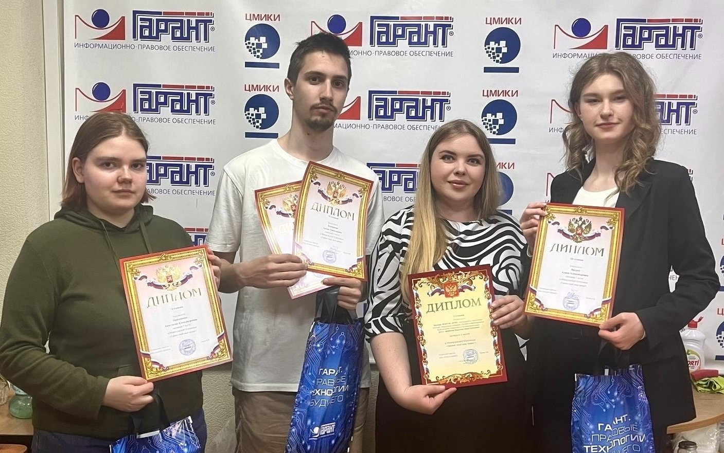 В Нижнем Новгороде поздравили призеров олимпиады «ГАРАНТ – знай свои права!»