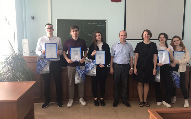 В двух московских вузах прошло награждение победителей конкурса на знание системы ГАРАНТ