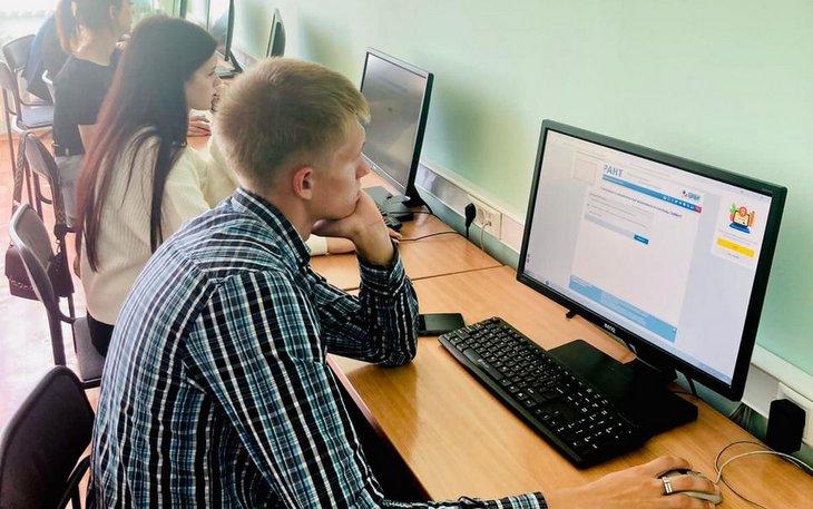 Первокурсники Алтайского государственного педагогического университета познакомились с системой ГАРАНТ